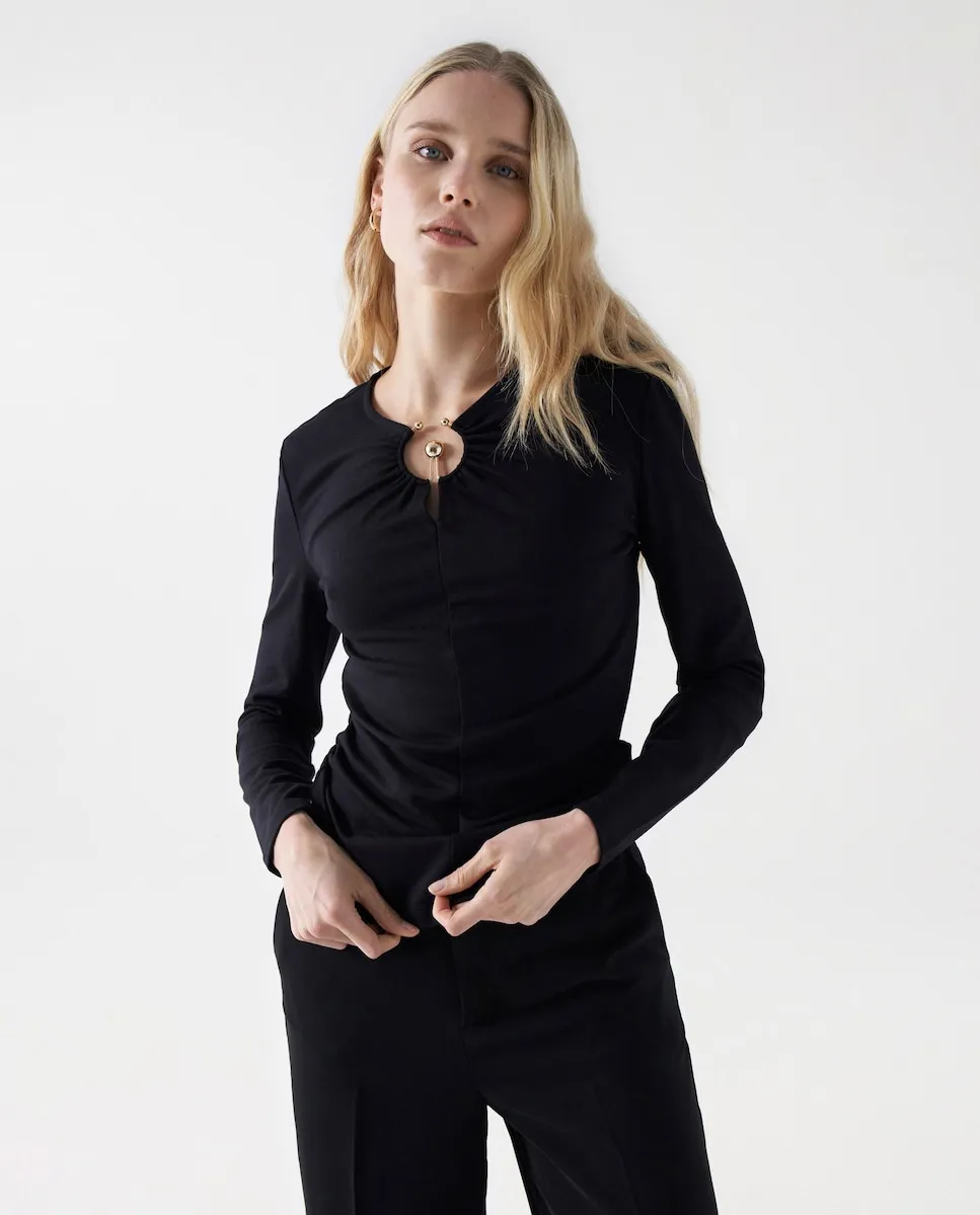 Женский вязаный джемпер с металлической аппликацией Salsa Jeans, черный
Женский вязаный джемпер с металлической аппликацией Salsa Jeans, черный