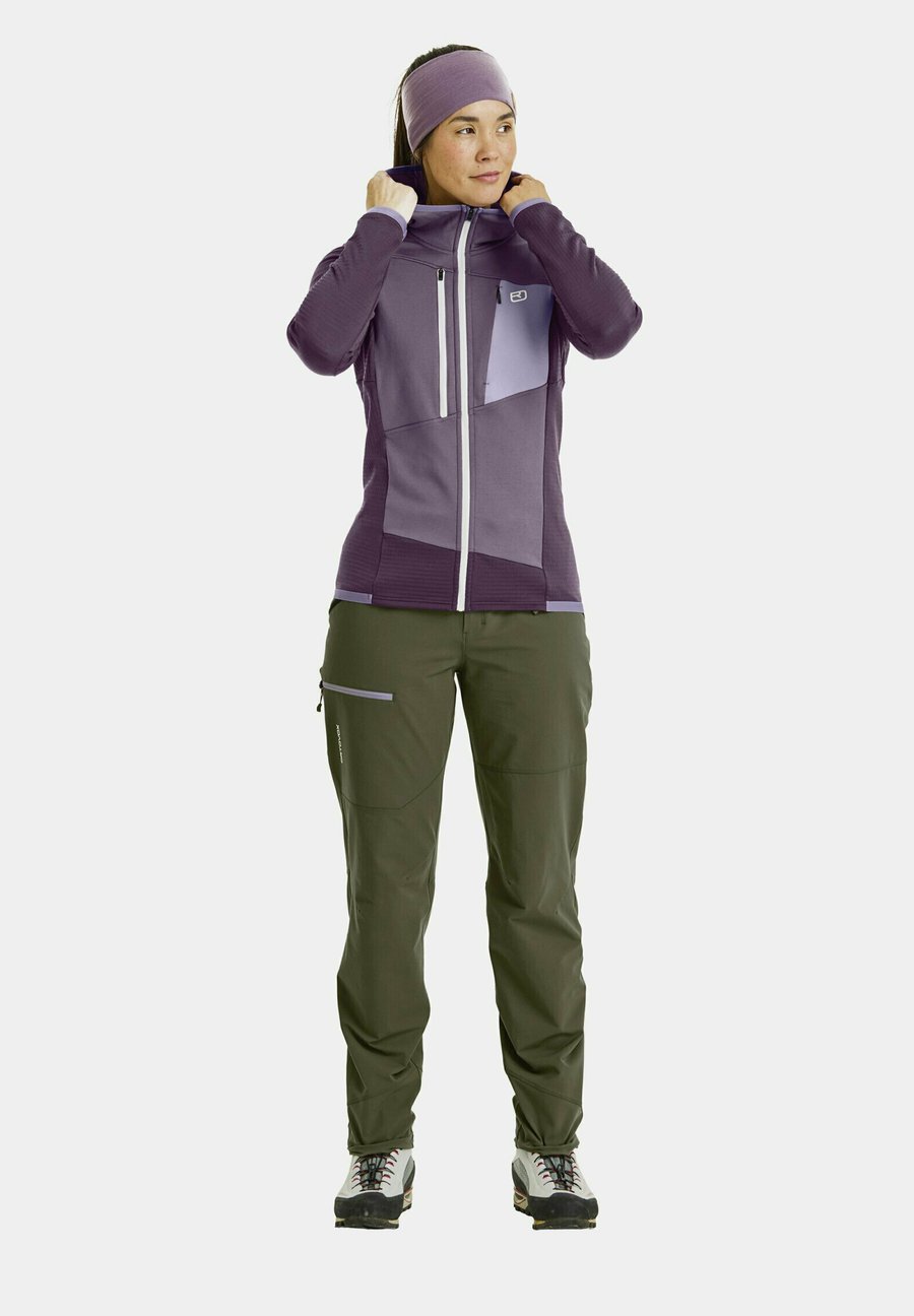 Флисовая куртка ORTOVOX FLEECE GRID HOODY, Dark Wild Berry/Berry
Флисовая куртка ORTOVOX FLEECE GRID HOODY, Dark Wild Berry/Berry