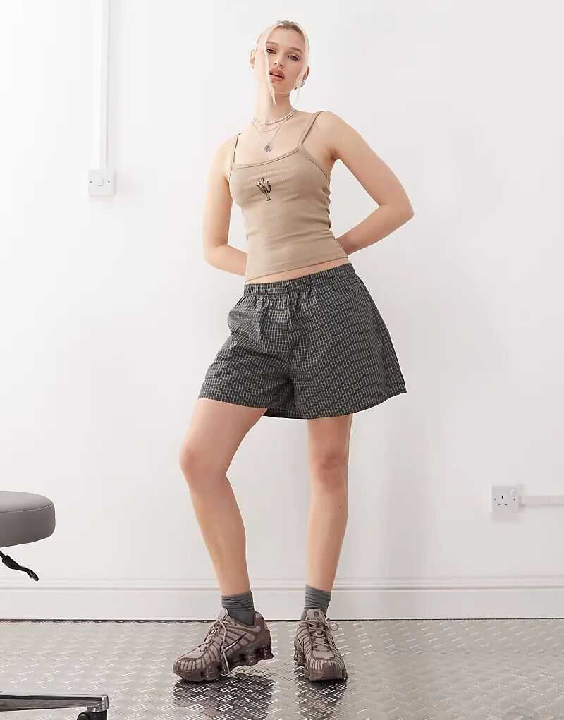 Ребристый топ Noisy May с вышитым кактусом бежевого цвета
Ребристый топ Noisy May с вышитым кактусом бежевого цвета