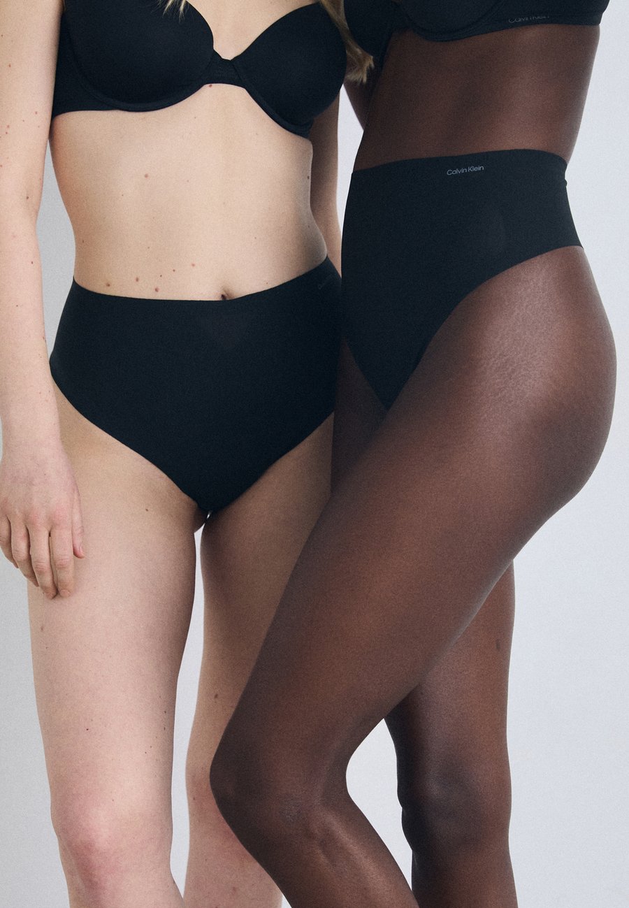 Трусы Calvin Klein Underwear SHAPEWEAR SCULPTED FIRM THONG STAY PUT , Black
Трусы Calvin Klein Underwear SHAPEWEAR SCULPTED FIRM THONG STAY PUT , Black