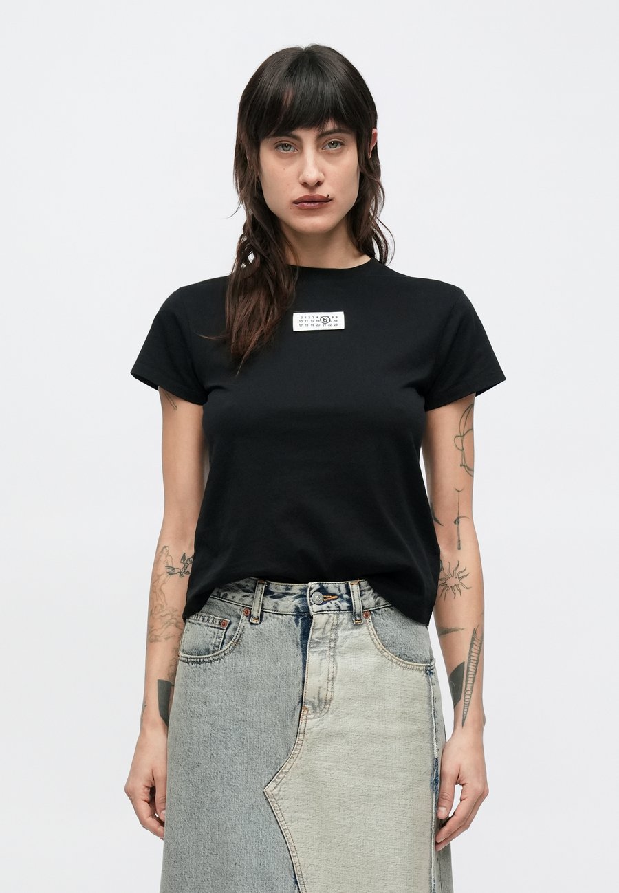 Футболка MM6 Maison Margiela Basic T-shirt, Black, Черный, Футболка MM6 Maison Margiela Basic T-shirt, Black
Футболка MM6 Maison Margiela Basic T-shirt, Black, Черный, Футболка MM6 Maison Margiela Basic T-shirt, Black