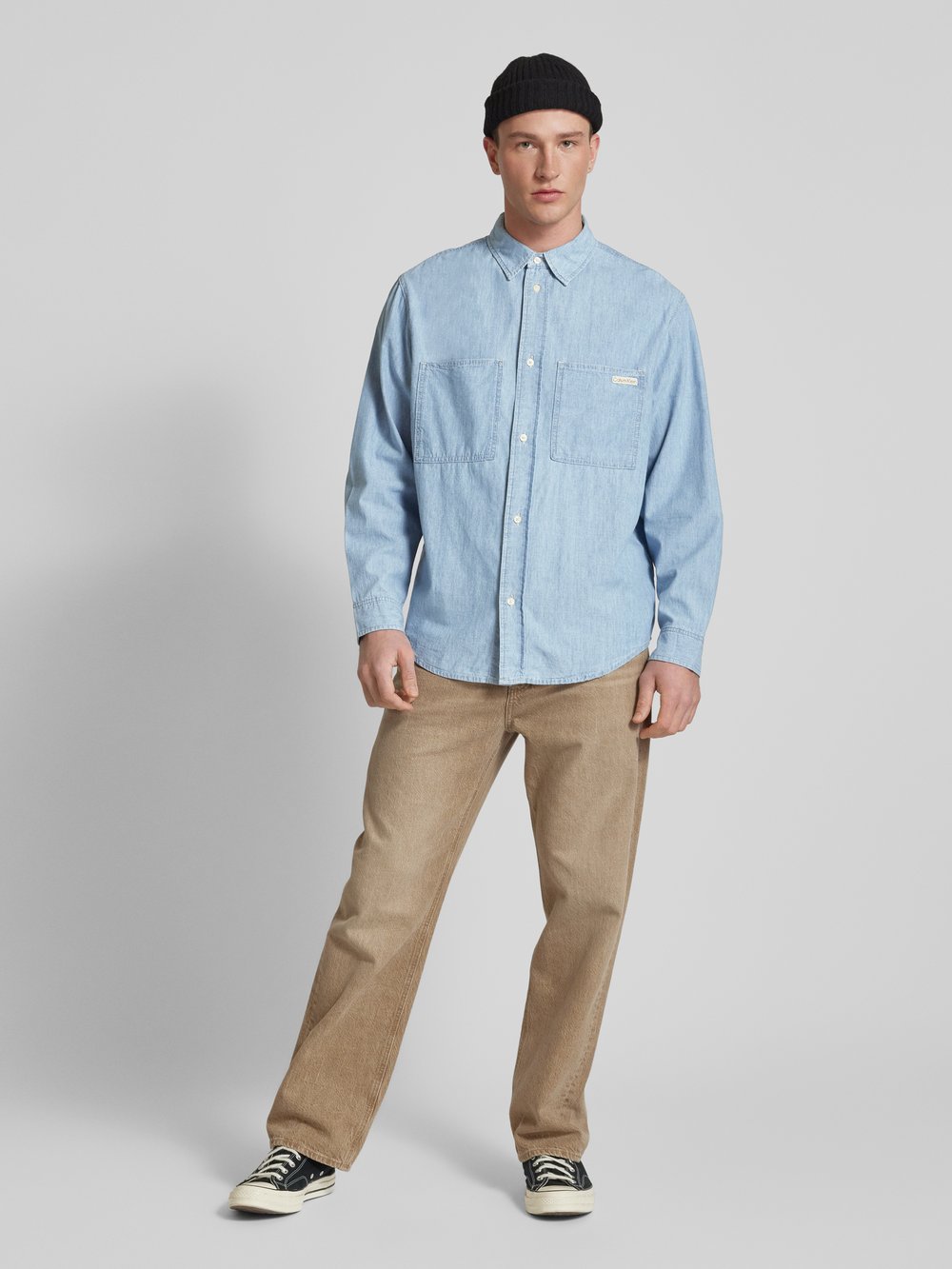 Рубашка из денима классического кроя с накладными нагрудными карманами Calvin Klein Jeans
Рубашка из денима классического кроя с накладными нагрудными карманами Calvin Klein Jeans
