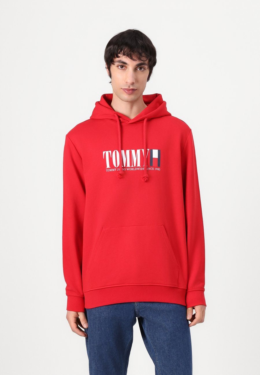 Худи Tommy Jeans GRAPHIC HOODIE, Sapphire Red/Red
Худи Tommy Jeans GRAPHIC HOODIE, Sapphire Red/Red
