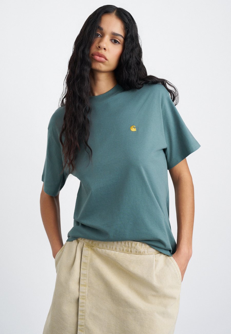 Футболка Carhartt WIP CHASE, Velvet Green/Gold-Coloured/Dark Green, Зеленый, Футболка Carhartt WIP CHASE, Velvet Green/Gold-Coloured/Dark Green
Футболка Carhartt WIP CHASE, Velvet Green/Gold-Coloured/Dark Green, Зеленый, Футболка Carhartt WIP CHASE, Velvet Green/Gold-Coloured/Dark Green