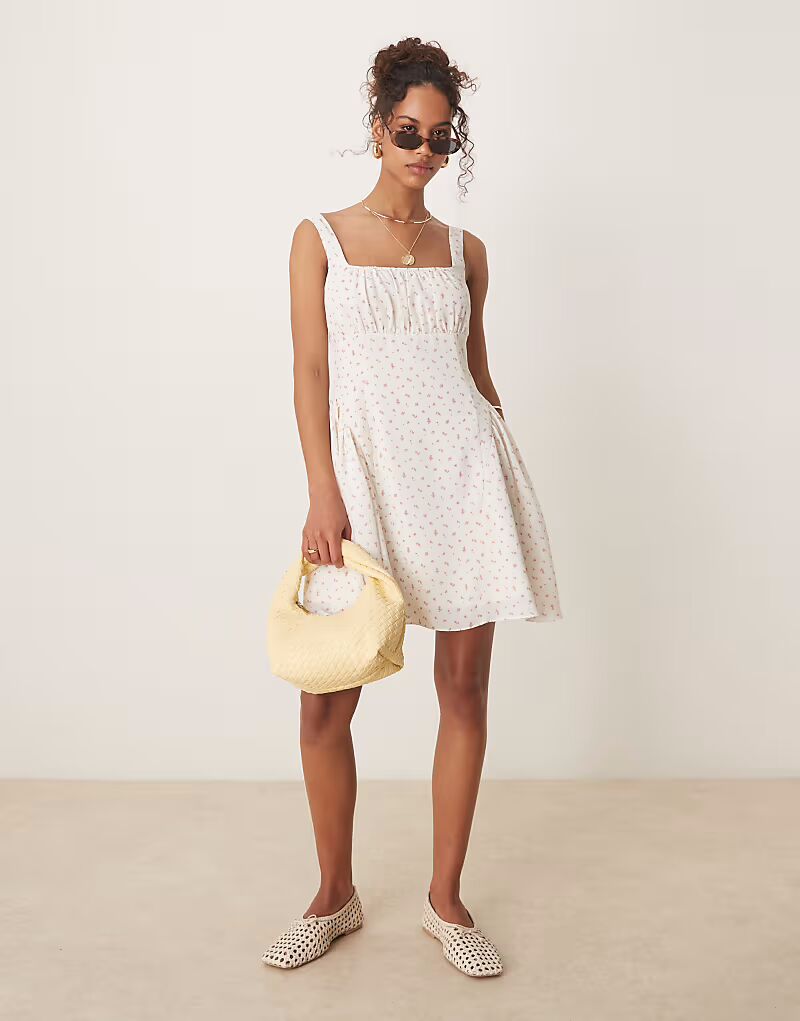 Гламурное мини-платье в стиле корсета с розовым мелким цветочным узором Glamorous
Гламурное мини-платье в стиле корсета с розовым мелким цветочным узором Glamorous