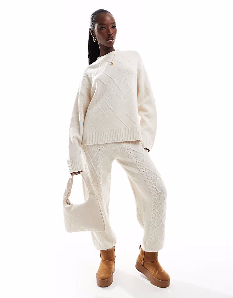 Джемпер с косами, кремовый Aria Cove
Джемпер с косами, кремовый Aria Cove