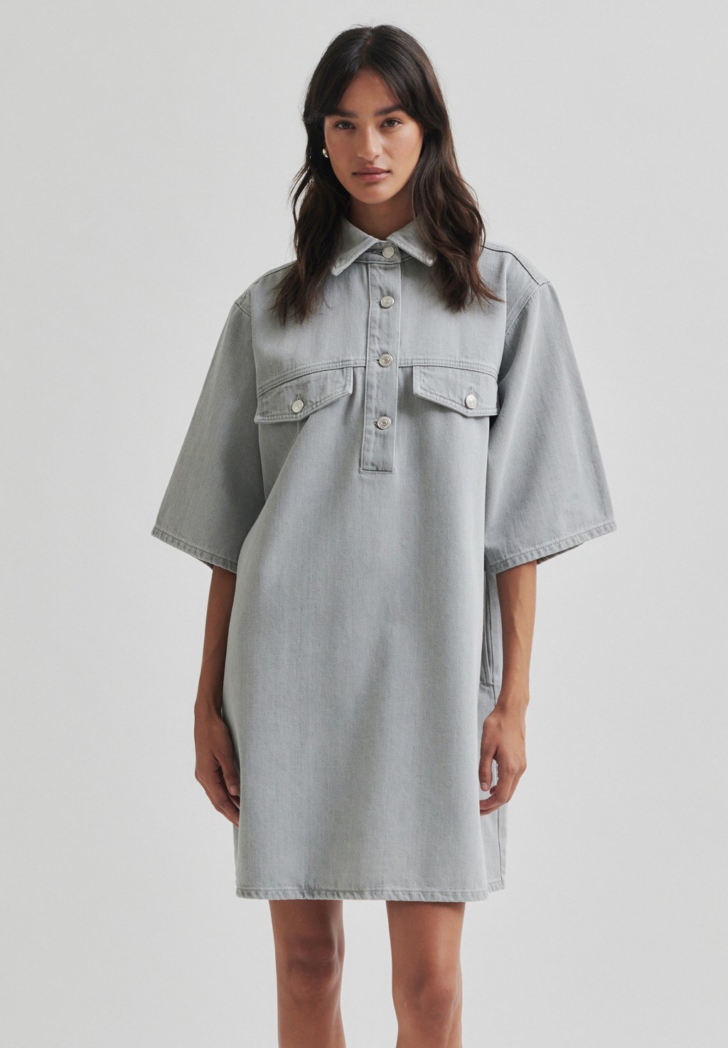 Джинсовое платье ESSO Second Female, серый
Джинсовое платье ESSO Second Female, серый