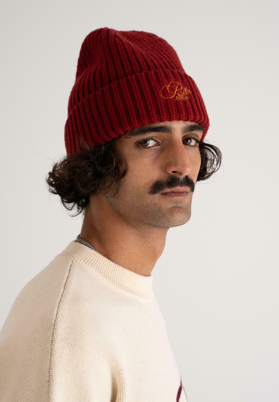 Шапка PROHIBITED Beanie, Red
Шапка PROHIBITED Beanie, Red