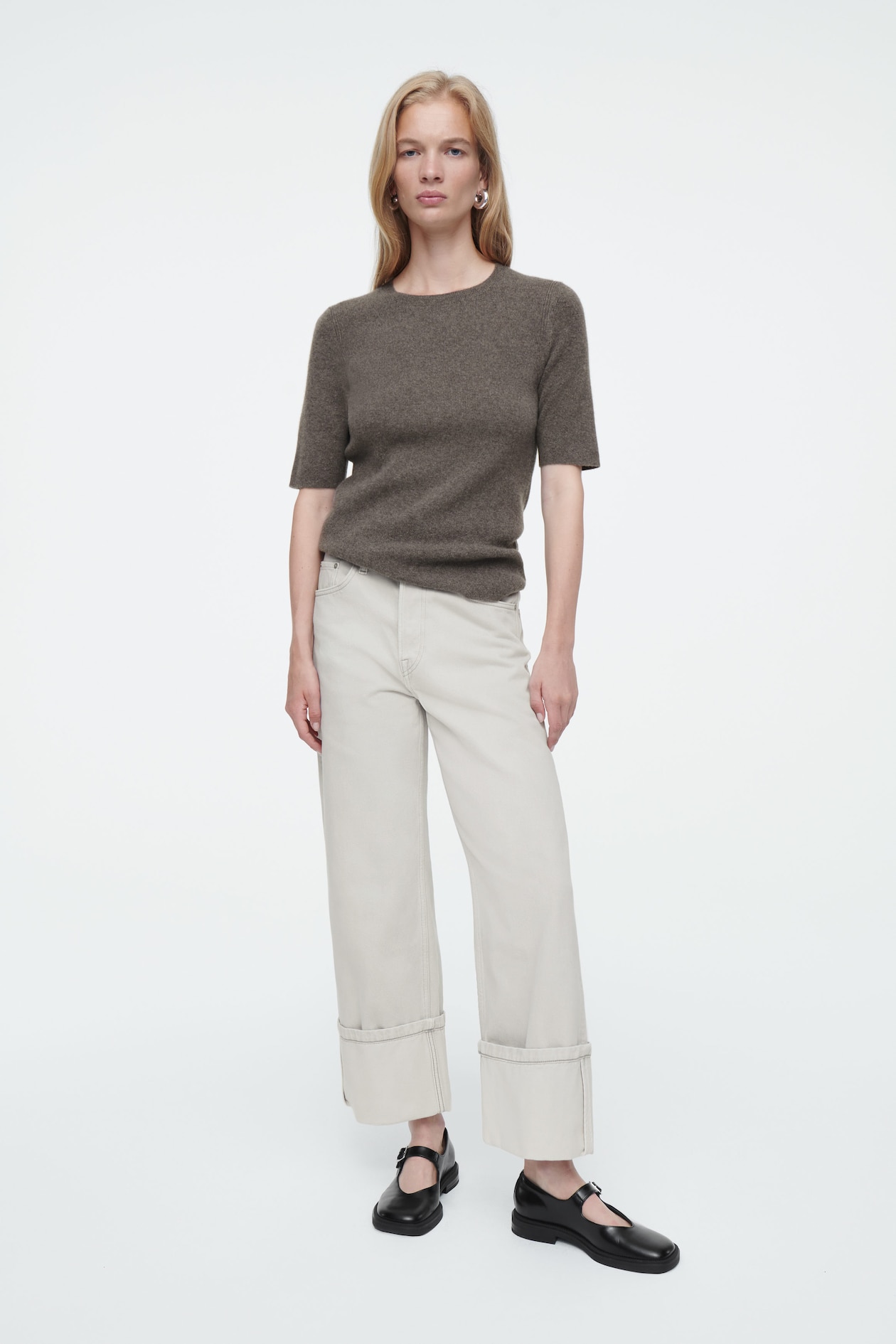 Джинсы "facade" с закатанными ногами COS, светло-серый
Джинсы "facade" с закатанными ногами COS, светло-серый