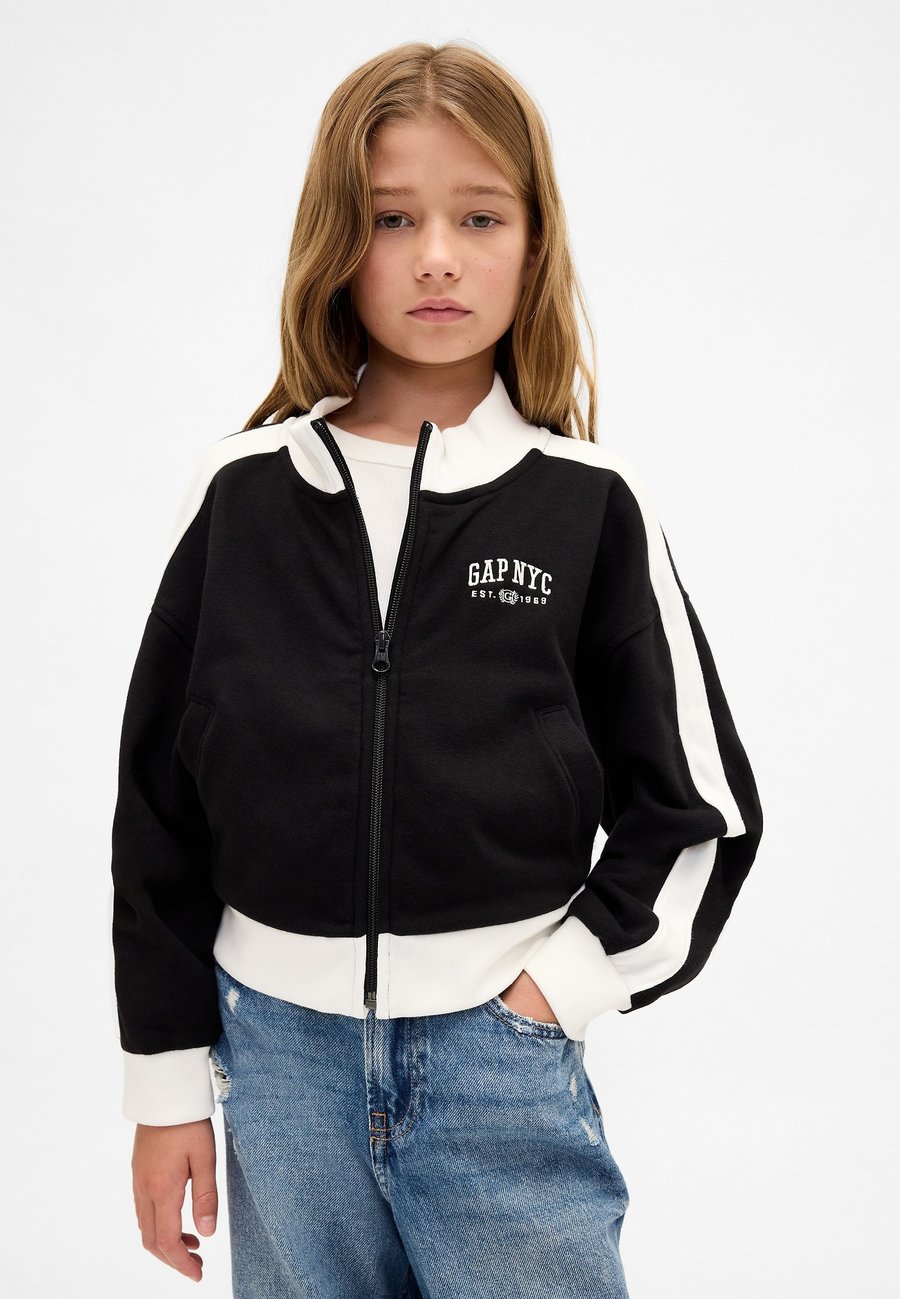 Толстовка GAP KIDS NYC VINTAGESOFT LOGO TRACK JACKET, True Black/Black
Толстовка GAP KIDS NYC VINTAGESOFT LOGO TRACK JACKET, True Black/Black