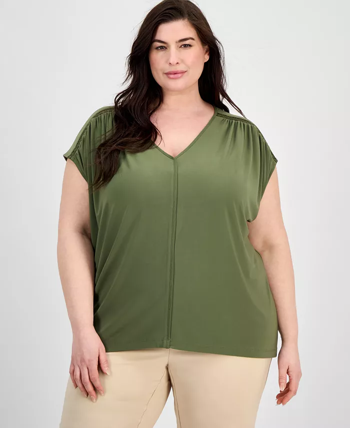 Топ размера плюс с V-образным вырезом и рукавами-крылышками, отделкой кружевом Anne Klein, зеленый
Топ размера плюс с V-образным вырезом и рукавами-крылышками, отделкой кружевом Anne Klein, зеленый