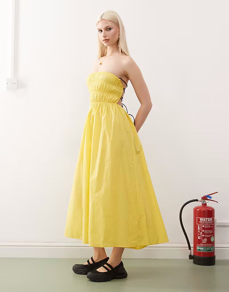 Платье макси COLLUSION с тонкими бретелями и сборками в желтую полоску
Платье макси COLLUSION с тонкими бретелями и сборками в желтую полоску