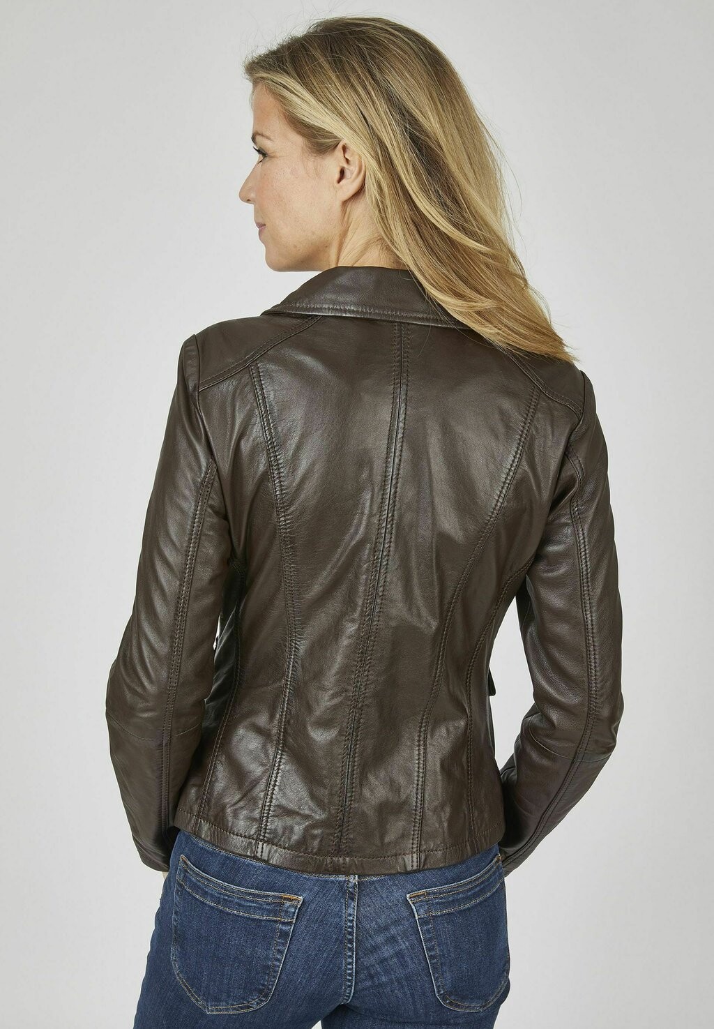 Кожаная куртка SEGUNEA 7eleven, темно-коричневый
Кожаная куртка SEGUNEA 7eleven, темно-коричневый