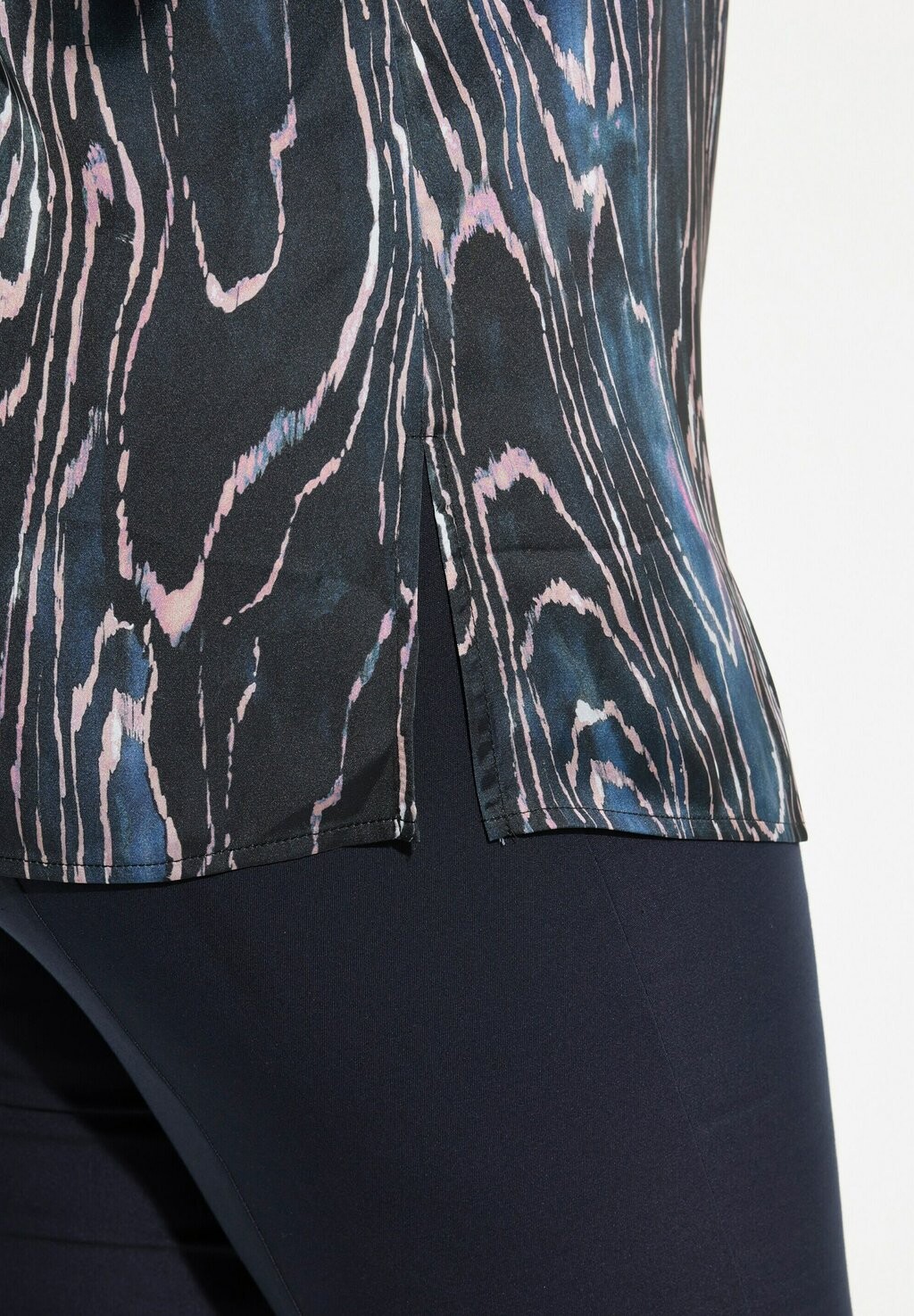 Блузка на пуговицах MARBLED Ulla Popken, темно-синий
Блузка на пуговицах MARBLED Ulla Popken, темно-синий