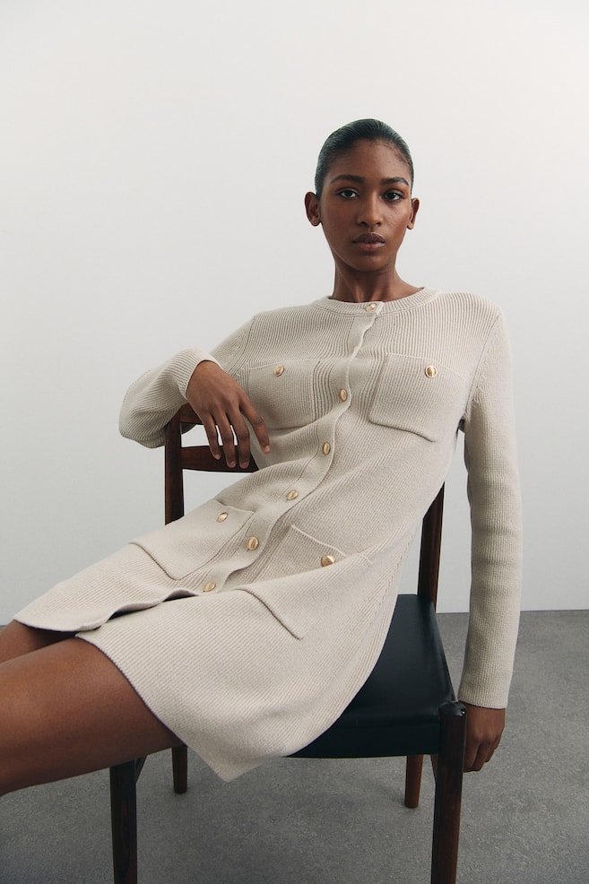 Трикотажное платье с карманами H&M, бежевый
Трикотажное платье с карманами H&M, бежевый