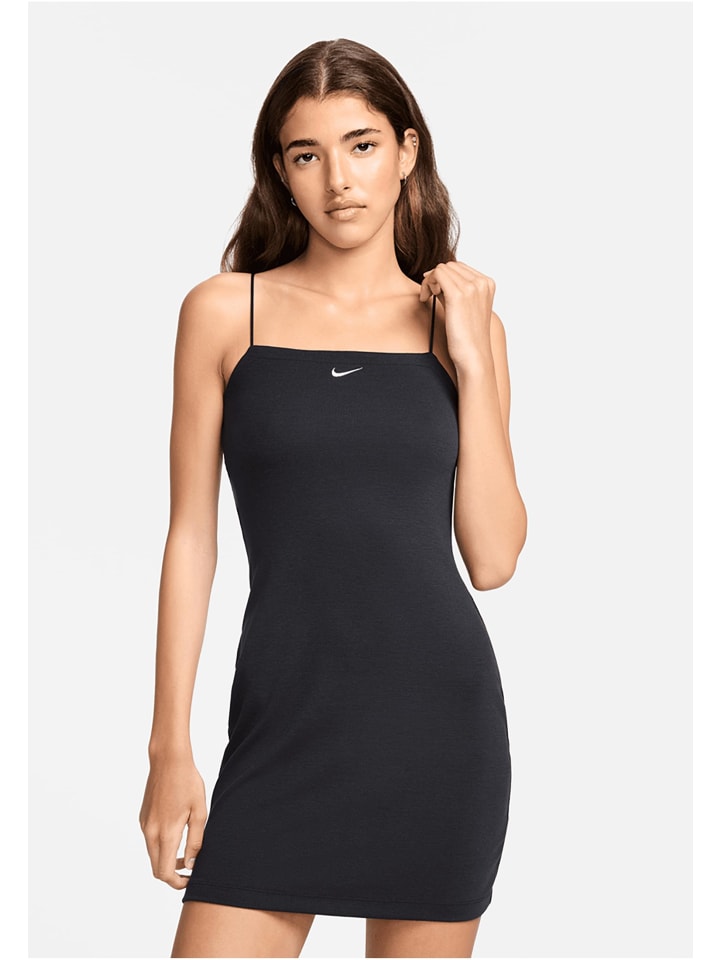 Короткое платье Nike, черный
Короткое платье Nike, черный