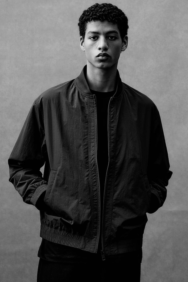 Куртка пилота из нейлона, стандартного кроя H&M, серый
Куртка пилота из нейлона, стандартного кроя H&M, серый