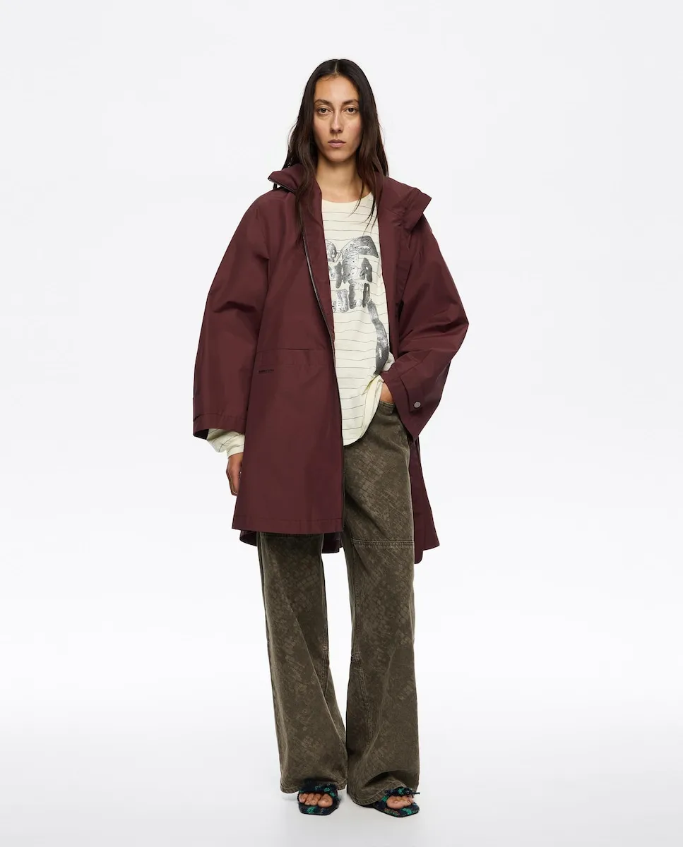 Женский тренч A-силуэта из технического хлопка Bimba y Lola, бордовый
Женский тренч A-силуэта из технического хлопка Bimba y Lola, бордовый