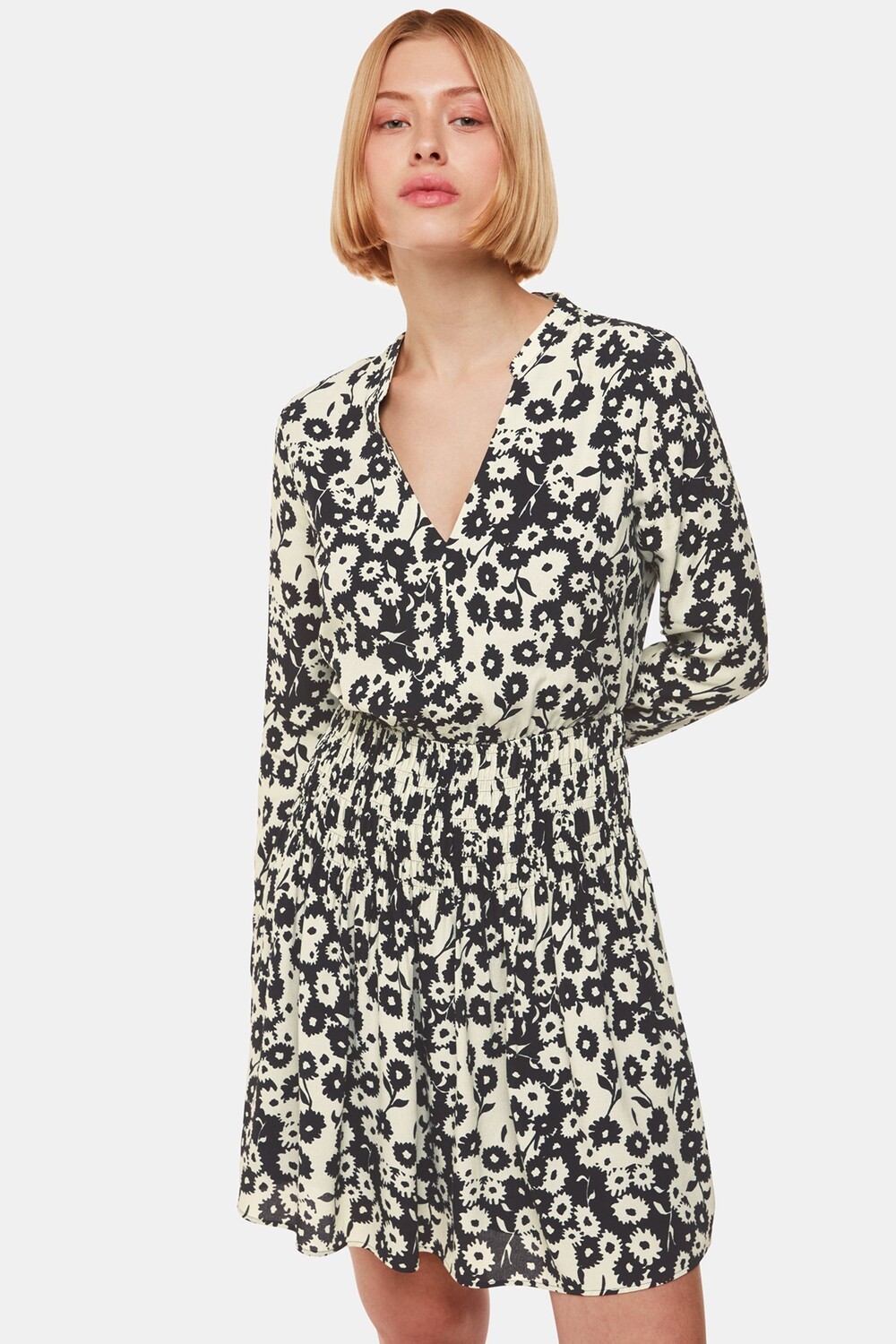 Платье Riley с рюшами и цветочным мотивом Whistles, черный
Платье Riley с рюшами и цветочным мотивом Whistles, черный