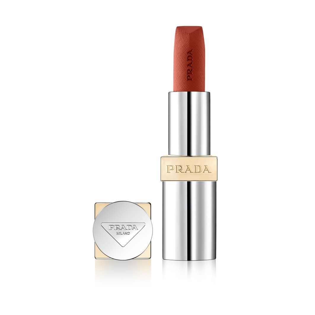 Помада для губ monochrome hyper matte Prada, b06, вес 3.8 гр.
Помада для губ monochrome hyper matte Prada, b06, вес 3.8 гр.