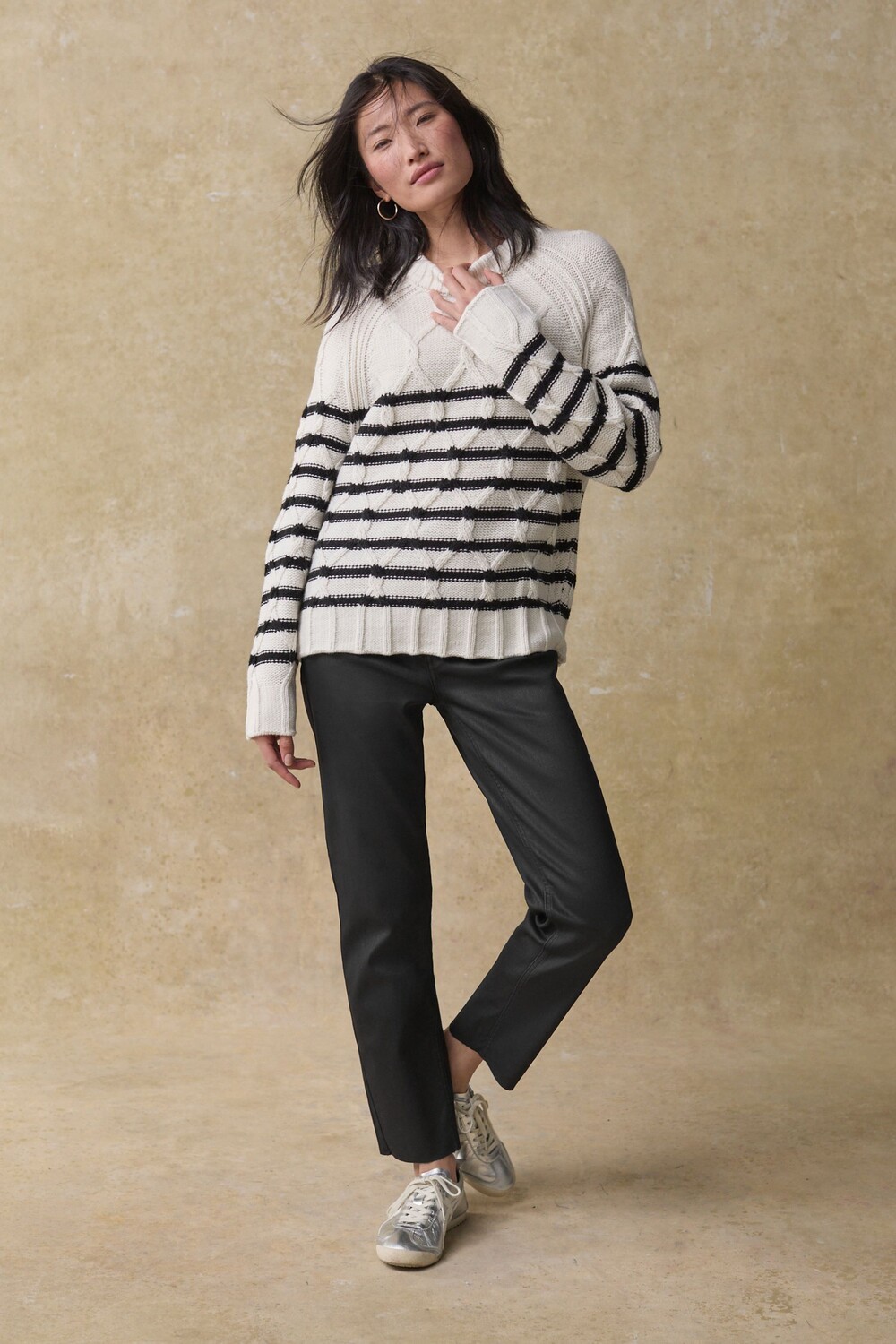 Джемпер с круглым вырезом, связанный косами, с добавлением шерсти Next, черный
Джемпер с круглым вырезом, связанный косами, с добавлением шерсти Next, черный