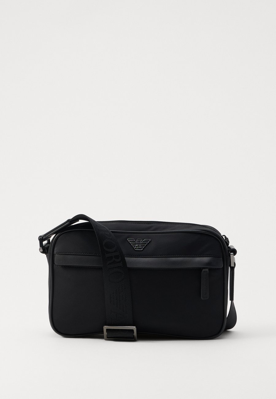 Сумка кросс-боди Emporio Armani SHOULDER BAG UNISEX, Black Beauty/Black
Сумка кросс-боди Emporio Armani SHOULDER BAG UNISEX, Black Beauty/Black