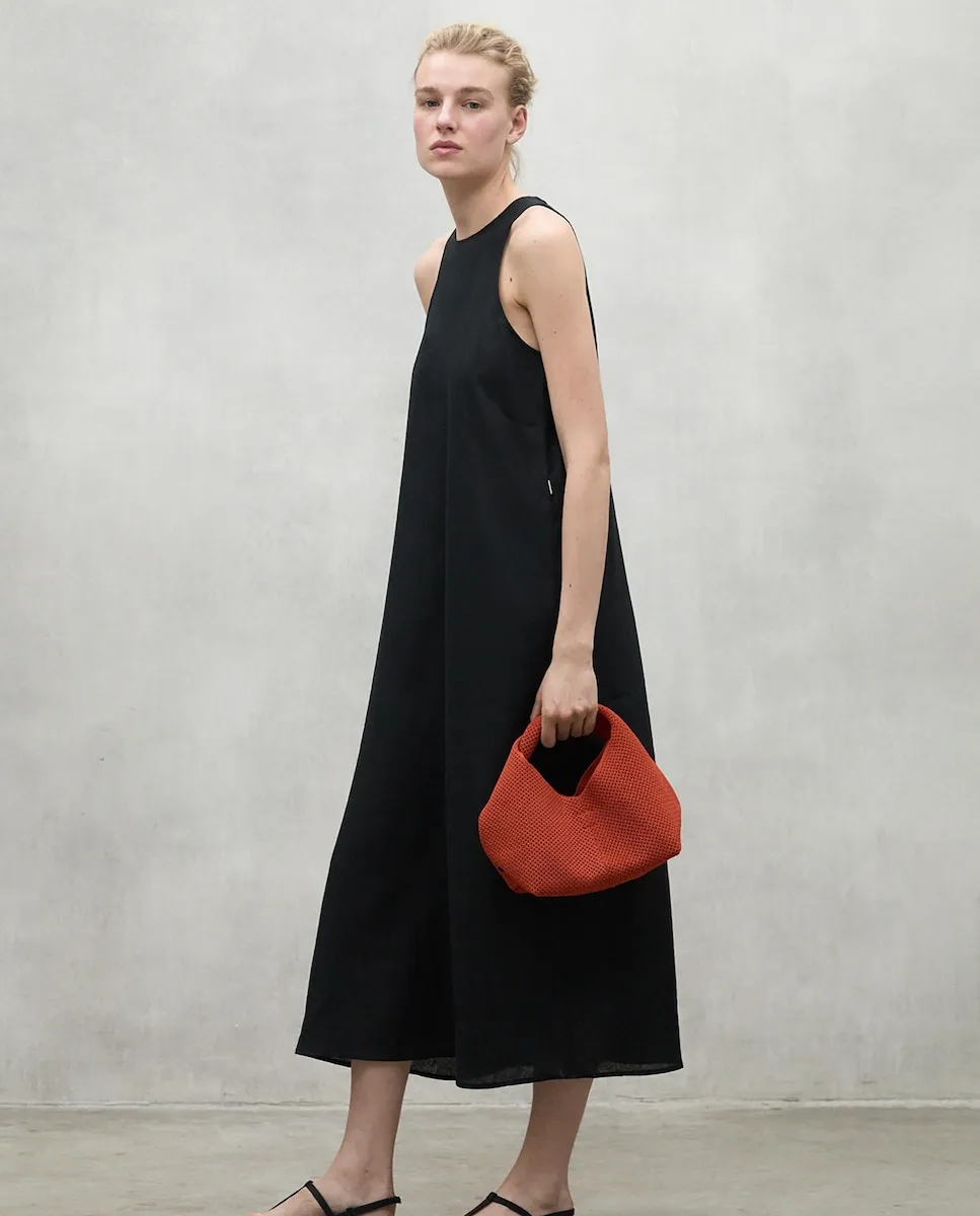 Платье на бретелях с застежкой на пуговицы сзади Ecoalf, черный
Платье на бретелях с застежкой на пуговицы сзади Ecoalf, черный