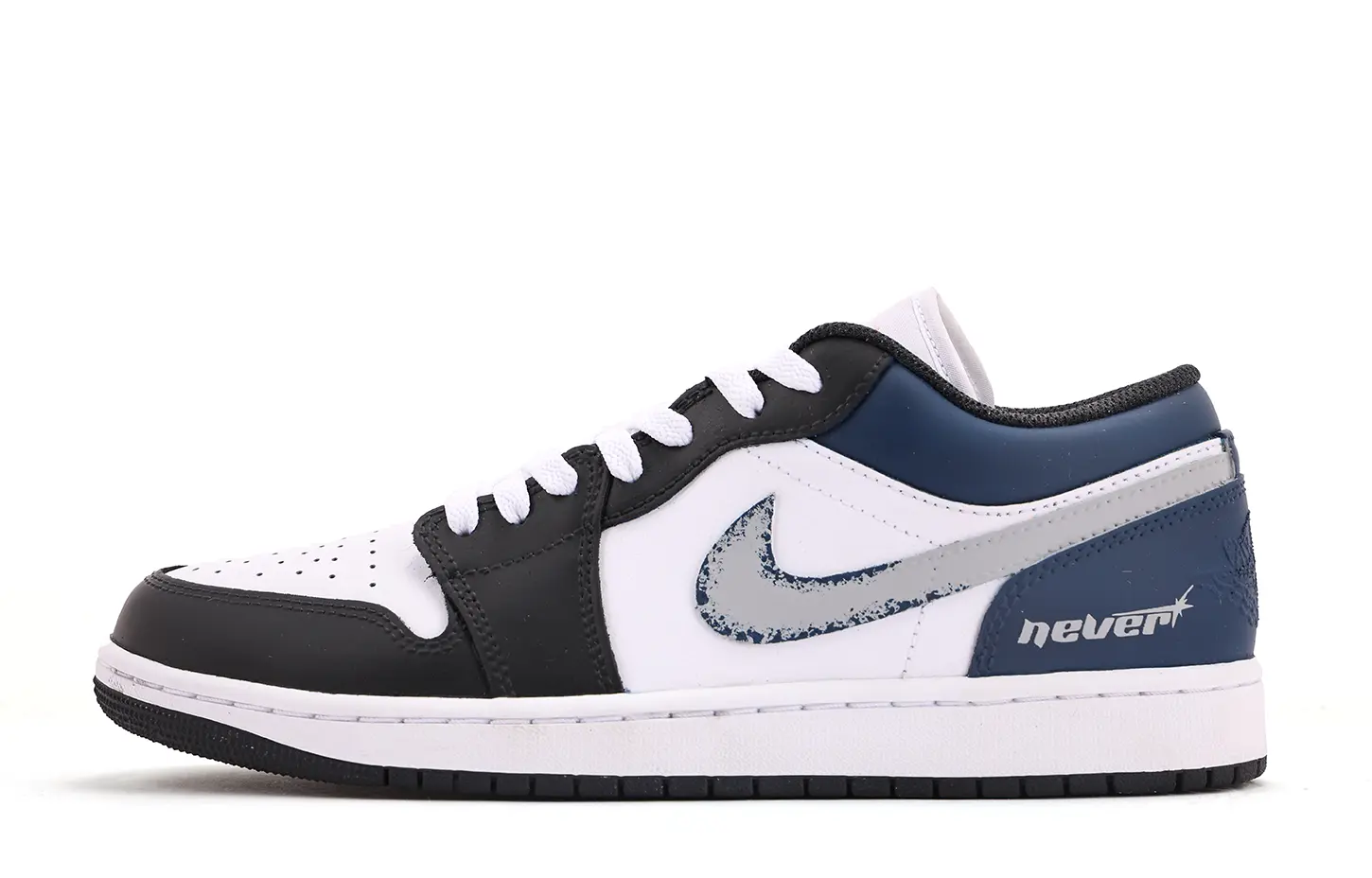 Jordan Эйр 1 устойчивые к истиранию кроссовки низкие винтажные баскетбольные унисекс черно-бело-синие, цвет Black White Blue
Jordan Эйр 1 устойчивые к истиранию кроссовки низкие винтажные баскетбольные унисекс черно-бело-синие, цвет Black White Blue