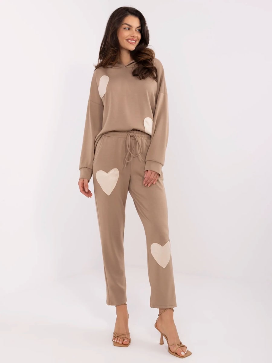 Брючный костюм Madnezz House, коричневый
Брючный костюм Madnezz House, коричневый