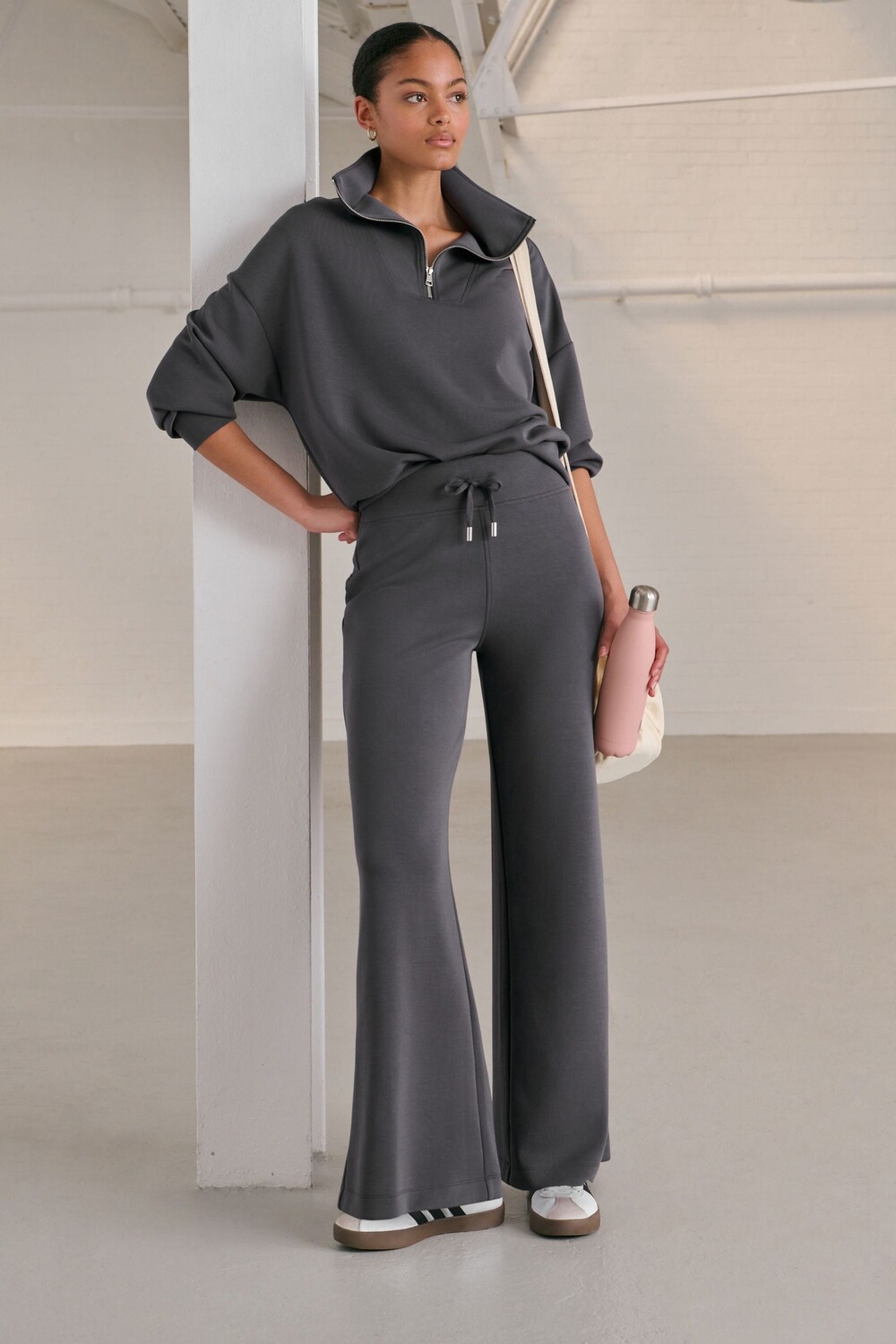 Мягкие широкие джоггеры Next, серый
Мягкие широкие джоггеры Next, серый