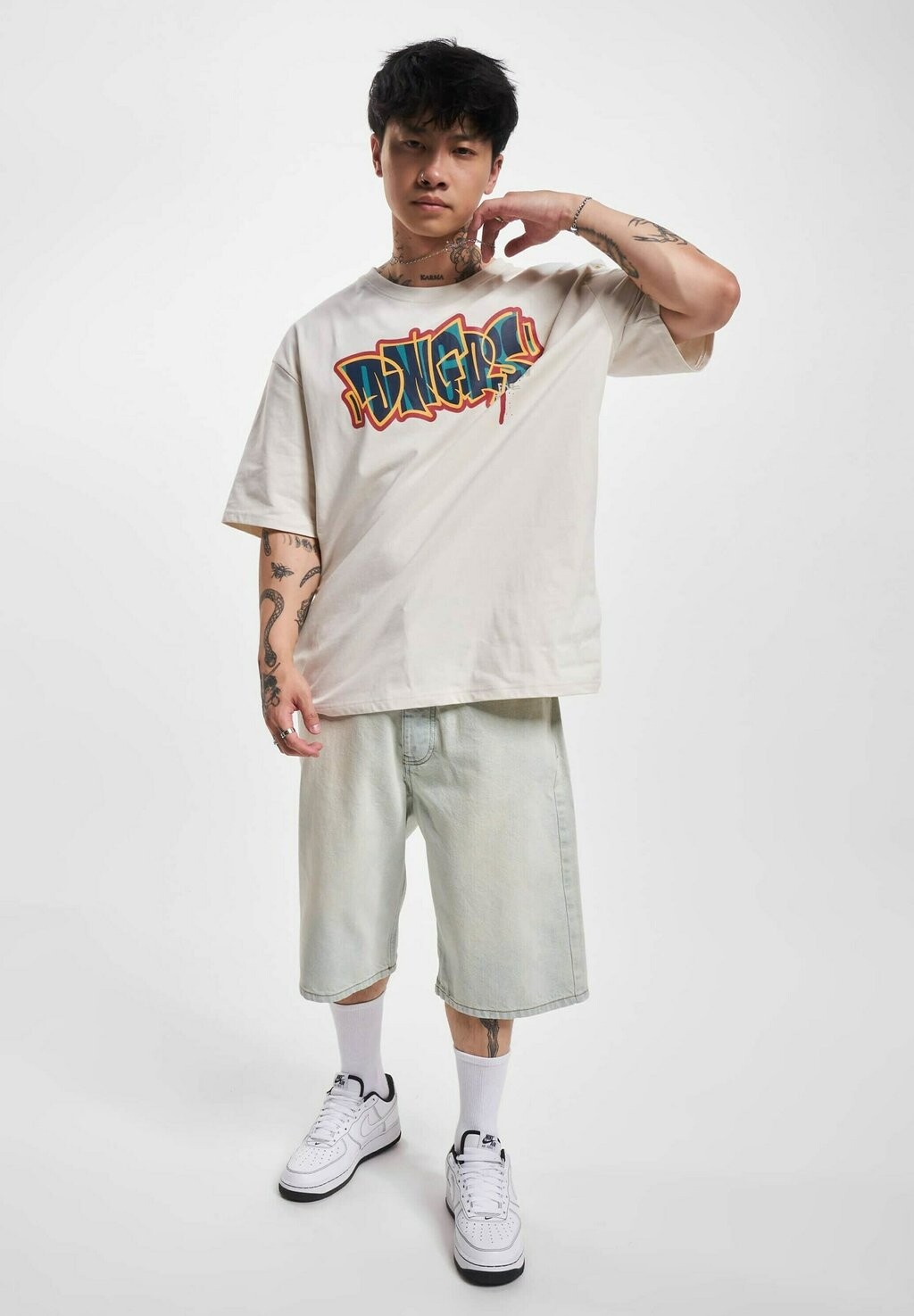 Принт на футболке WALLERT Dangerous DNGRS, бежевый
Принт на футболке WALLERT Dangerous DNGRS, бежевый