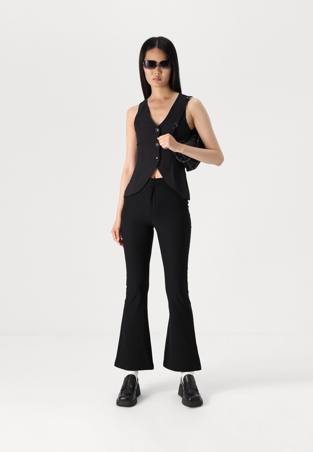 Брюки TROUSERS Gina Tricot, черный
Брюки TROUSERS Gina Tricot, черный