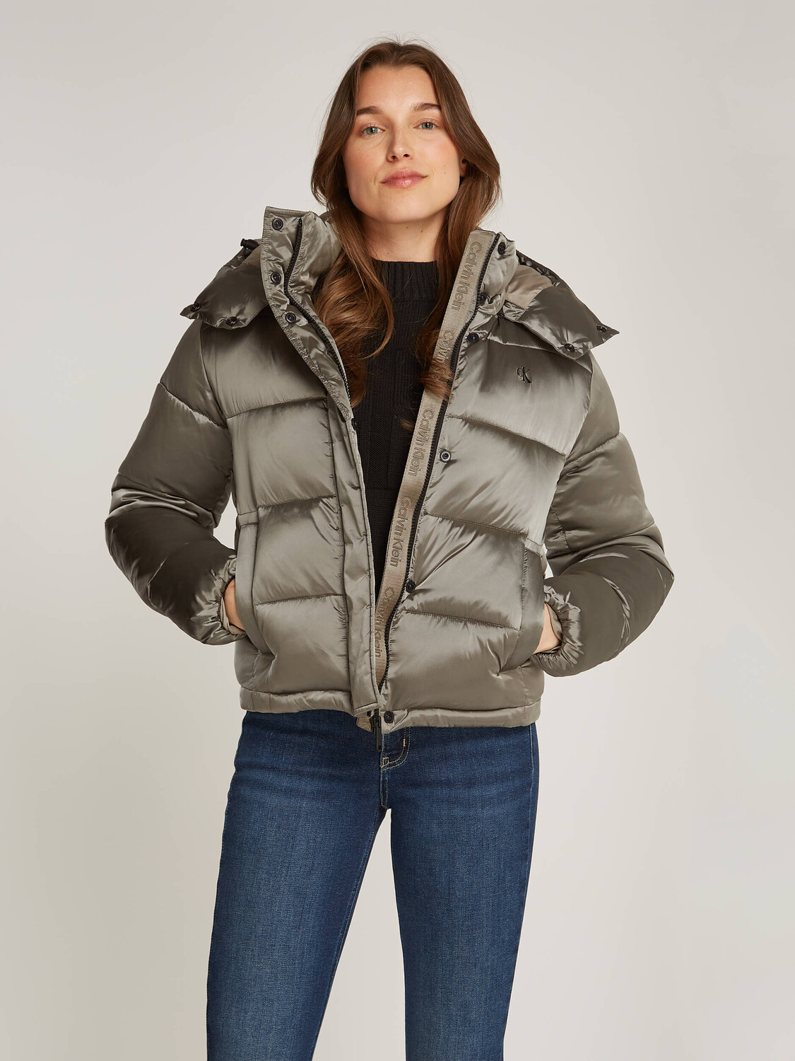 Куртка CALVIN KLEIN JEANS Regular Fit, оливково-зеленый
Куртка CALVIN KLEIN JEANS Regular Fit, оливково-зеленый