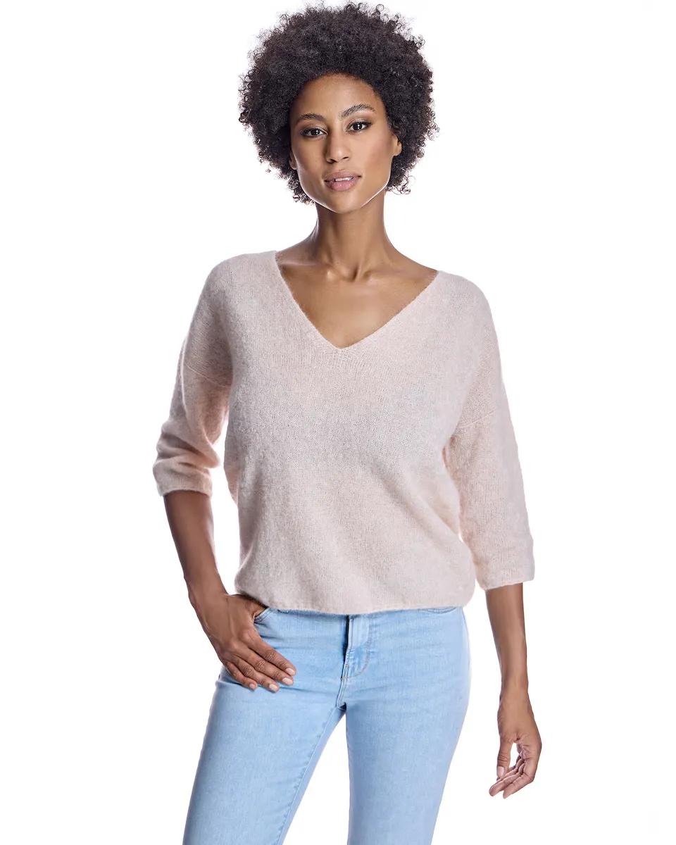 Женский шерстяной свитер с V-образным вырезом и французскими рукавами Maximilian, розовый
Женский шерстяной свитер с V-образным вырезом и французскими рукавами Maximilian, розовый