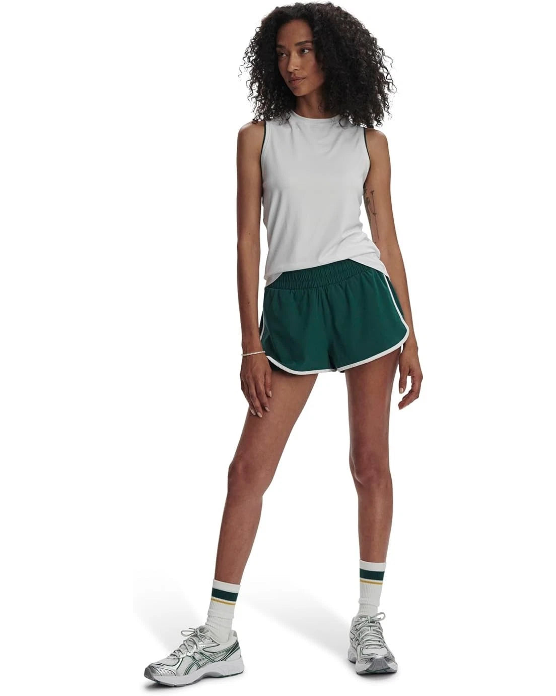 Женская майка Varley Arton Tank Top белого цвета из эластичной ткани без рукавов, модель GBO826
Женская майка Varley Arton Tank Top белого цвета из эластичной ткани без рукавов, модель GBO826