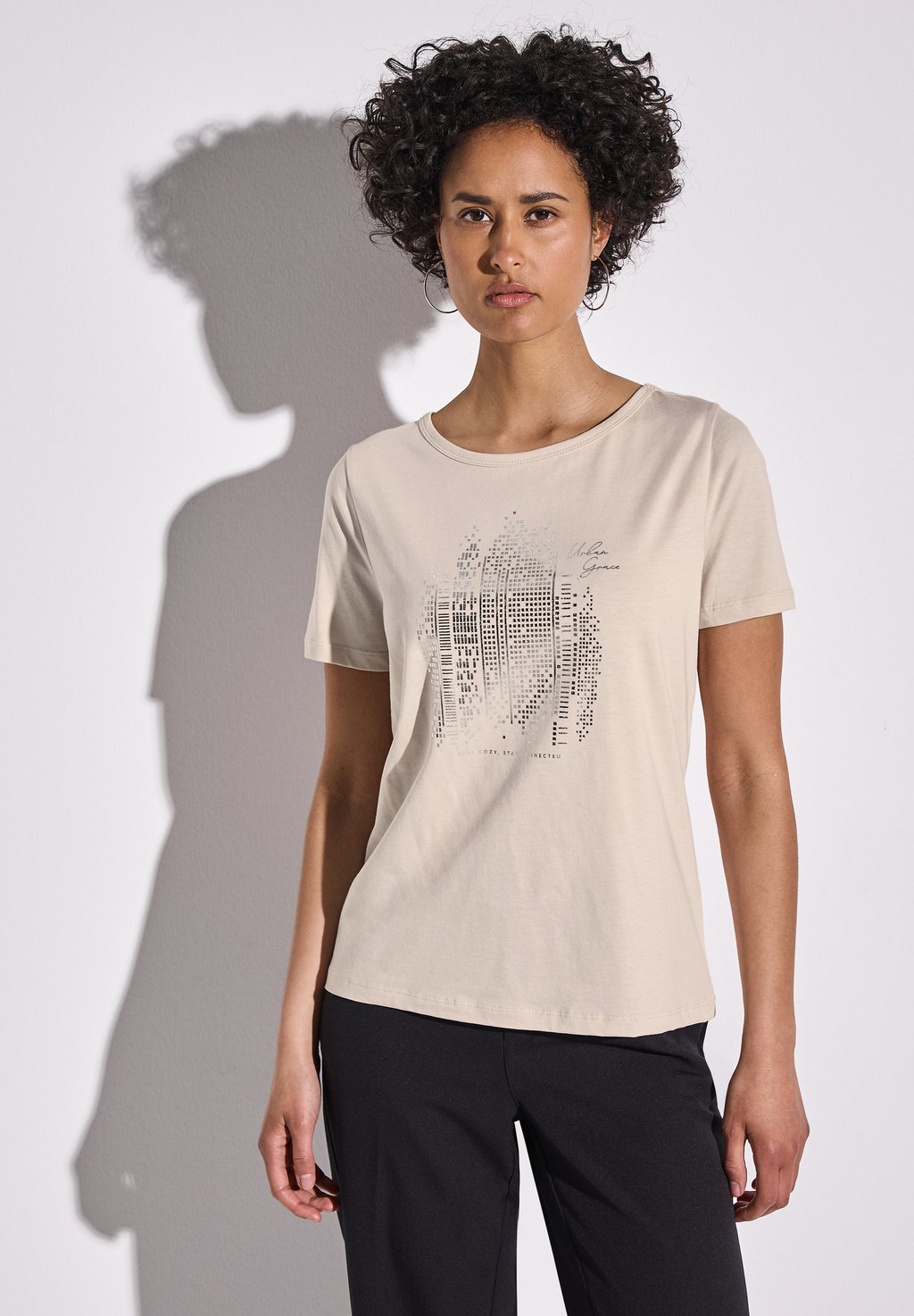 Футболка с принтом MIT FOLIEN Street One, песочный
Футболка с принтом MIT FOLIEN Street One, песочный