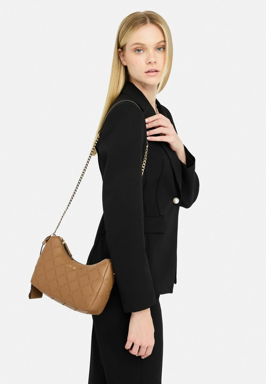 Сумка кросс-боди LIU JO WITH LOGO, Cognac
Сумка кросс-боди LIU JO WITH LOGO, Cognac