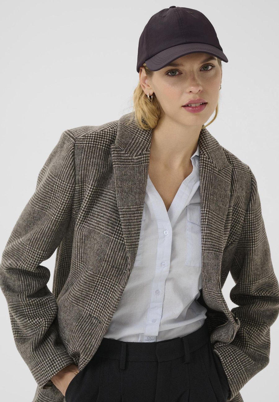 Бейсболка Part Two FATANAS , Ganache/Dark Brown
Бейсболка Part Two FATANAS , Ganache/Dark Brown