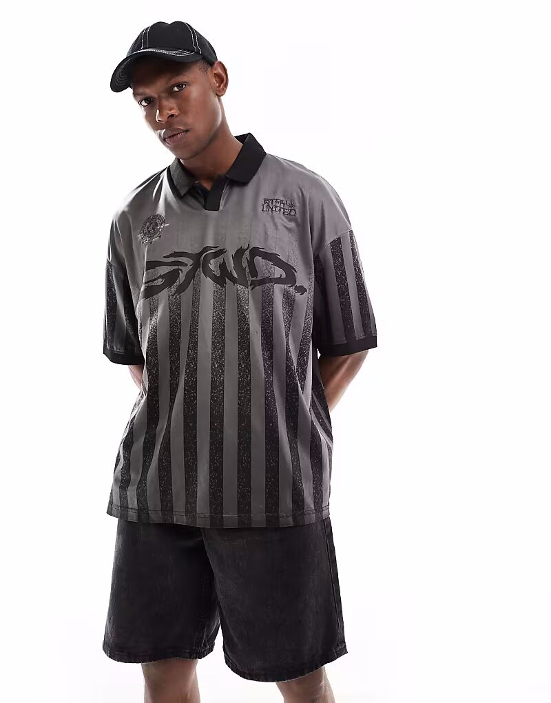 Футбольное поло Pull&Bear в стиле гранж черного цвета
Футбольное поло Pull&Bear в стиле гранж черного цвета