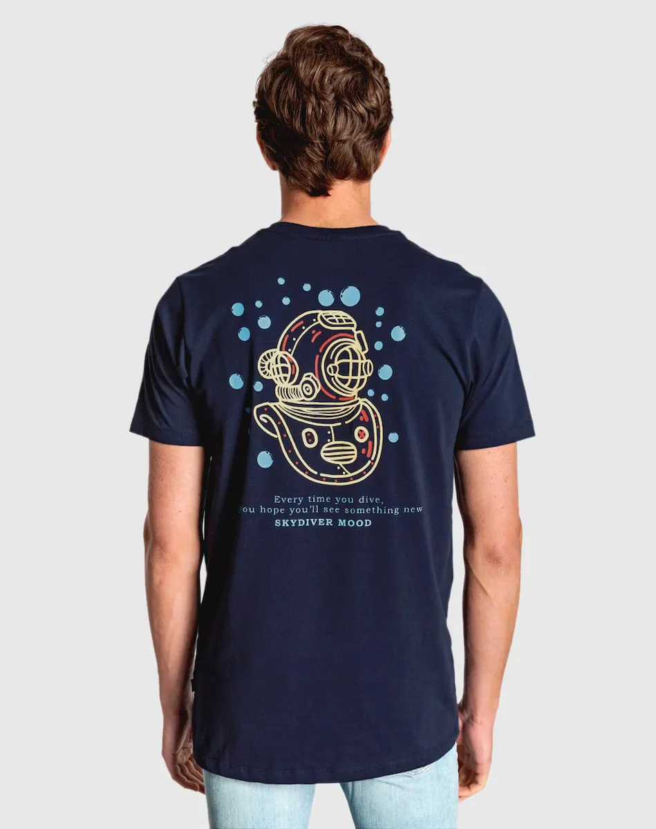 Мужская темно-синяя футболка с коротким рукавом Skydiver, темно-синий
Мужская темно-синяя футболка с коротким рукавом Skydiver, темно-синий