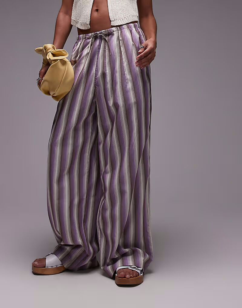 Прямые брюки Topshop из поплина в полоску фиолетового цвета 
Прямые брюки Topshop из поплина в полоску фиолетового цвета