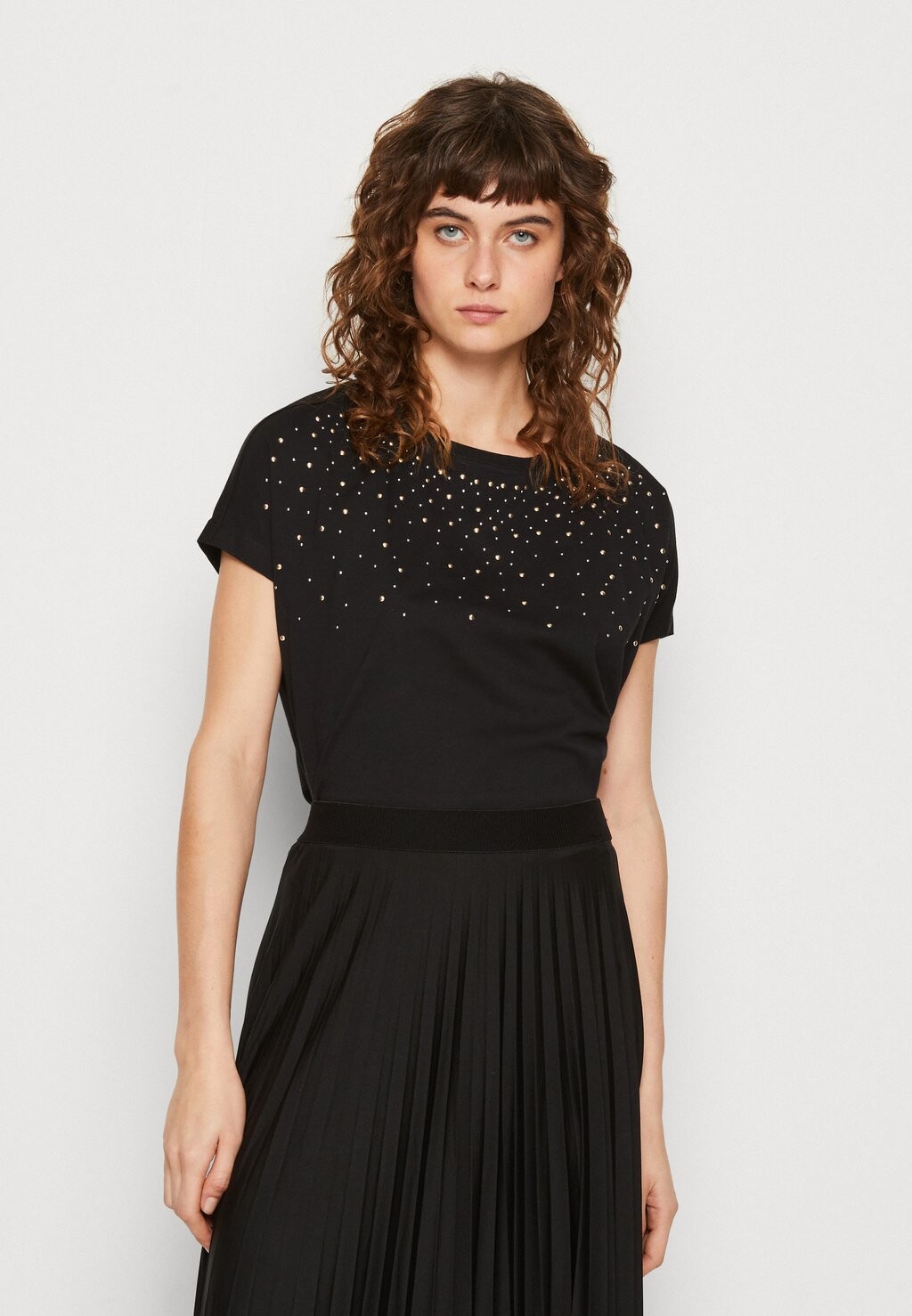 Футболка с принтом Anna Field, черный 
Футболка с принтом Anna Field, черный