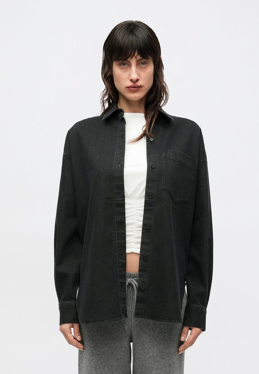 Блуза DESIGNERS REMIX MERRIT OVERSIZED SHIRT, Black Denim
Блуза DESIGNERS REMIX MERRIT OVERSIZED SHIRT, Black Denim