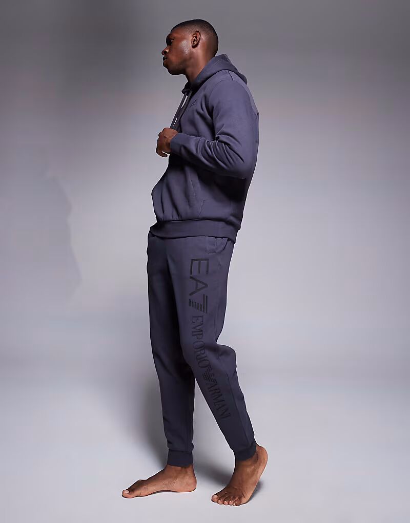 Джоггеры с манжетами и логотипом Armani EA7 темно-серого цвета
Джоггеры с манжетами и логотипом Armani EA7 темно-серого цвета