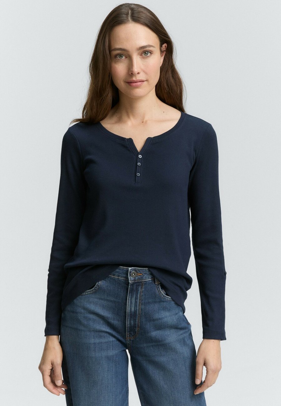 Топ TOM TAILOR HENLEY, Lunar Eclipse/Blue
Топ TOM TAILOR HENLEY, Lunar Eclipse/Blue