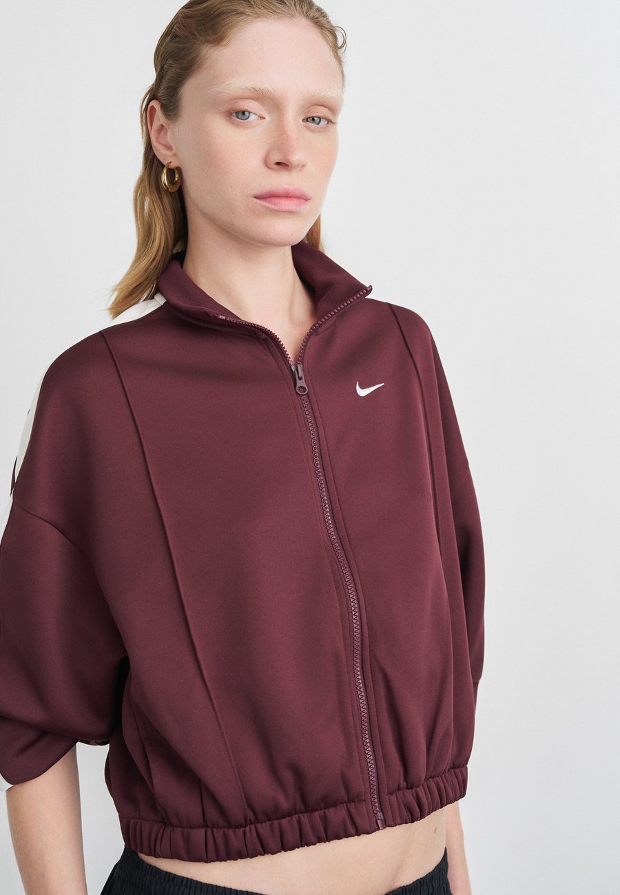 Толстовка Nike Sportswear Zip-up sweatshirt, Burgundy Crush/Sail/Bordeaux
Толстовка Nike Sportswear Zip-up sweatshirt, Burgundy Crush/Sail/Bordeaux