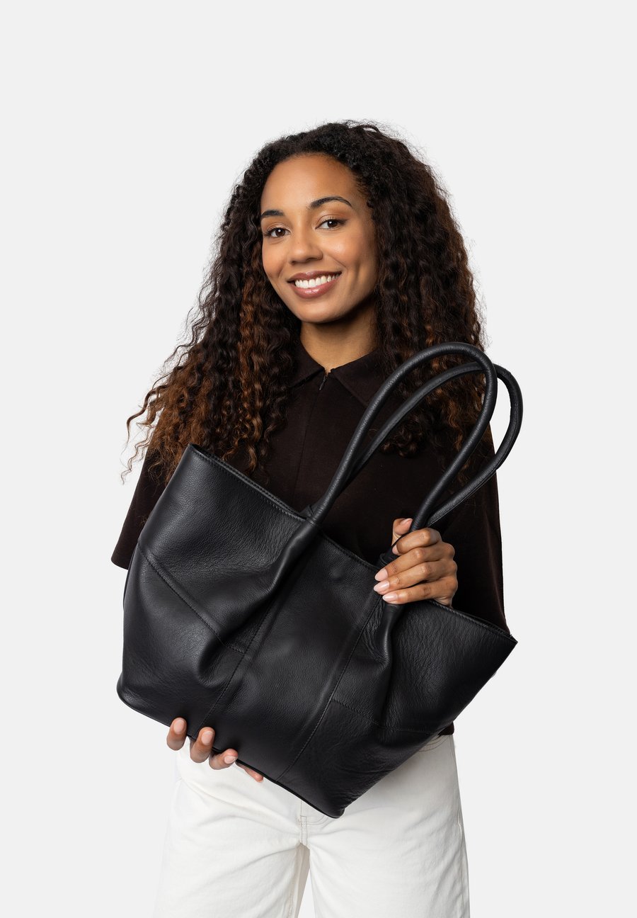 Сумка-шоппер RE:DESIGNED Tote bag, Black
Сумка-шоппер RE:DESIGNED Tote bag, Black