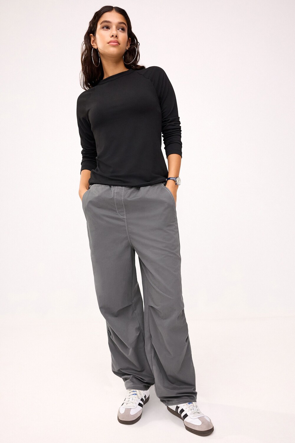 Парашютные брюки карго с чистой талией Next, серый
Парашютные брюки карго с чистой талией Next, серый