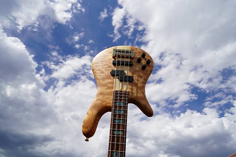 Басс гитара Spector USA NS-2 - Quilted Maple/Solid Wings/ Oil Left Handed 4-String Bass Guitar w/ Black Tolex Case
Басс гитара Spector USA NS-2 - Quilted Maple/Solid Wings/ Oil Left Handed 4-String Bass Guitar w/ Black Tolex Case