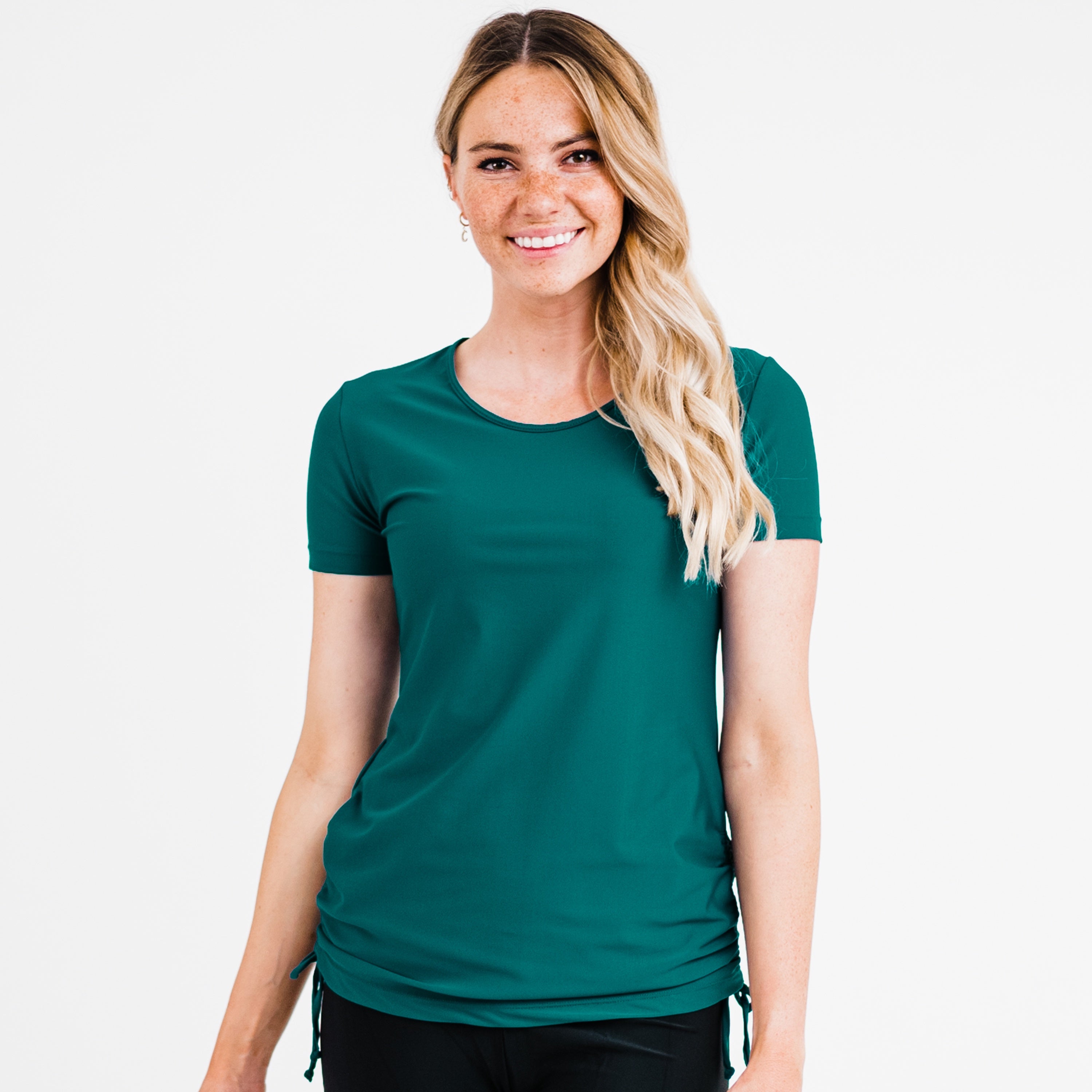 Женский купальник Adele с коротким рукавом Calypsa, темный нефрит
Женский купальник Adele с коротким рукавом Calypsa, темный нефрит